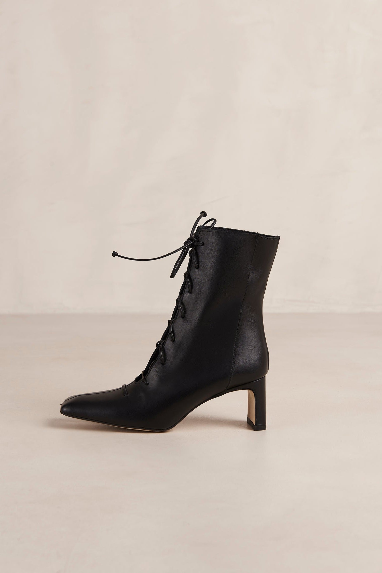 Alohas Ranch Ankle Boot Black Hansen Gretel