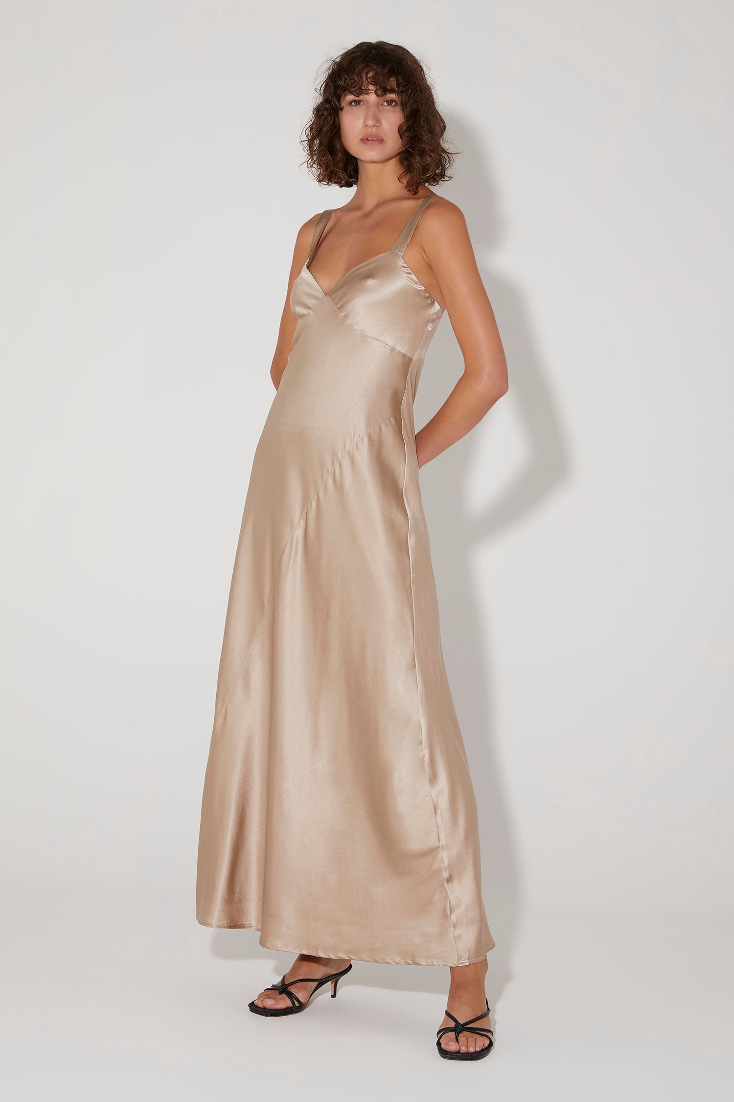 Sadie Dress Almond L ALMOND